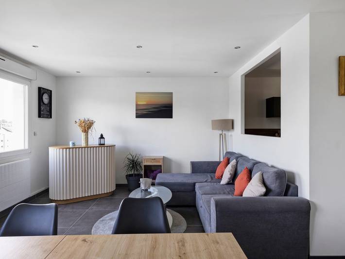 Duplex 'Vue Mer & Ping-Pong/Billard' with Private Terrace and Wi-Fi, 5 min from Port