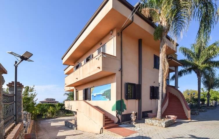 Ferienwohnung für 6 Personen, mit Pool und Garten