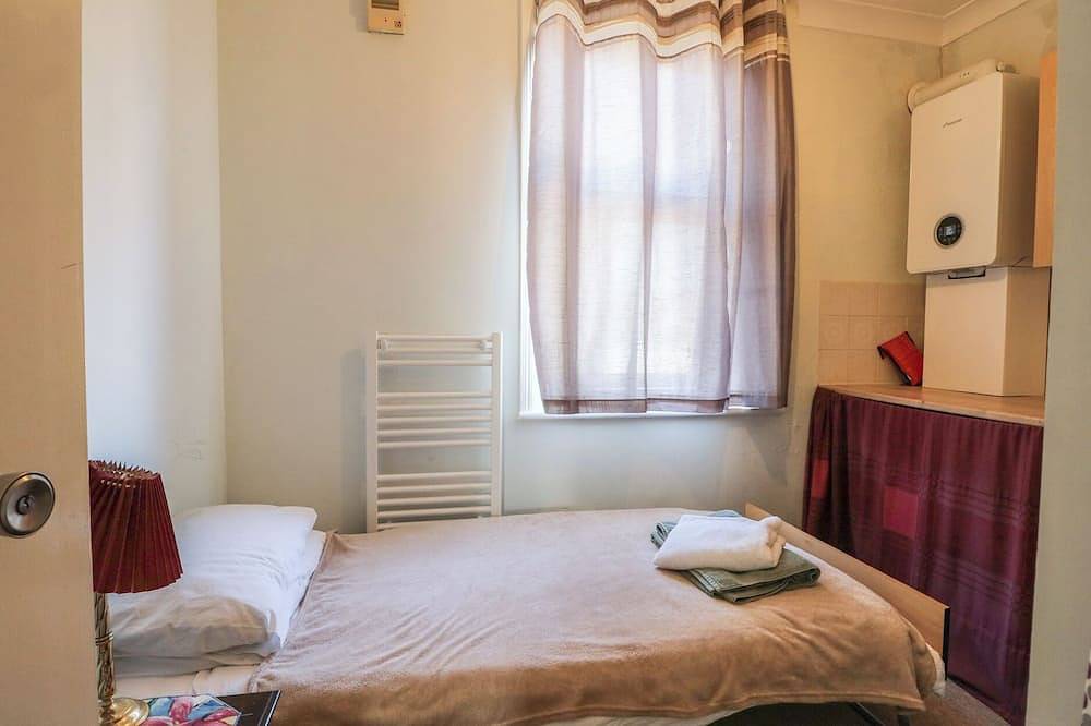 Sylvian, pet friendly, country holiday cottage in Bexhill-On-Sea in Bexhill, East Sussex