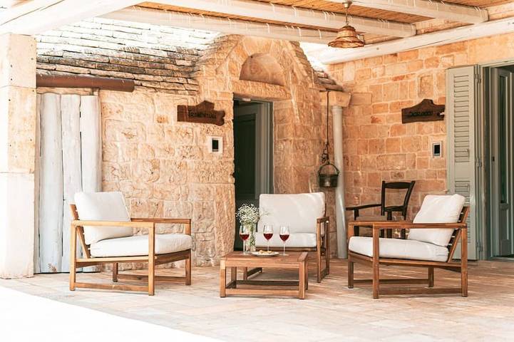 Agriturismo per 10 persone, con idromassaggio e terrazza nonché giardino in Locorotondo
