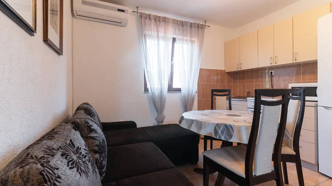 Entire holiday apartment, Holiday apartment for 5 people with terrace in Preko, Ugljan Island