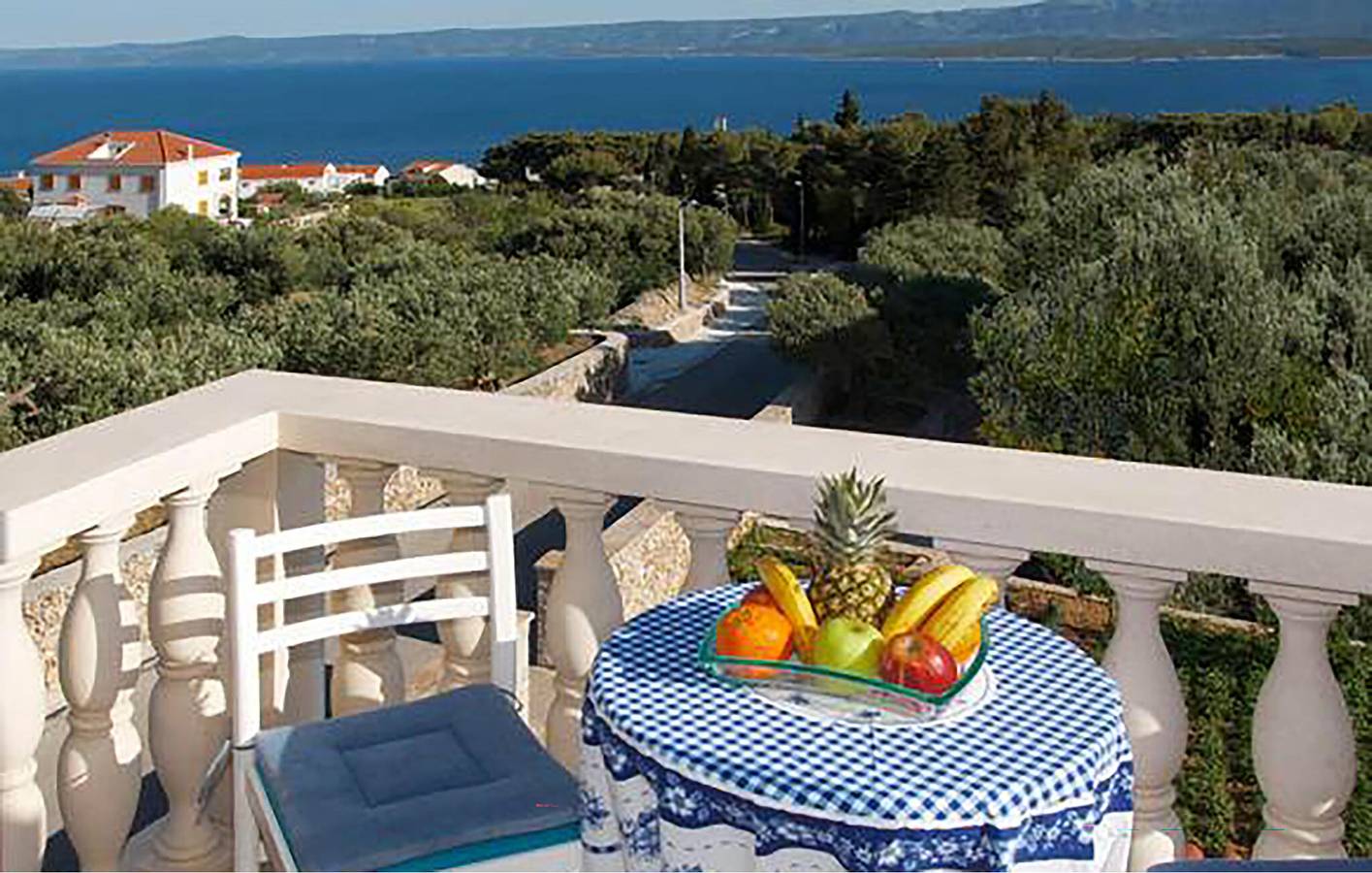 Ganze Ferienwohnung, Apartment mit Meerblick, Terrasse, WLAN und Parkplatz – 1,5 km zum Strand in Bol, Brac