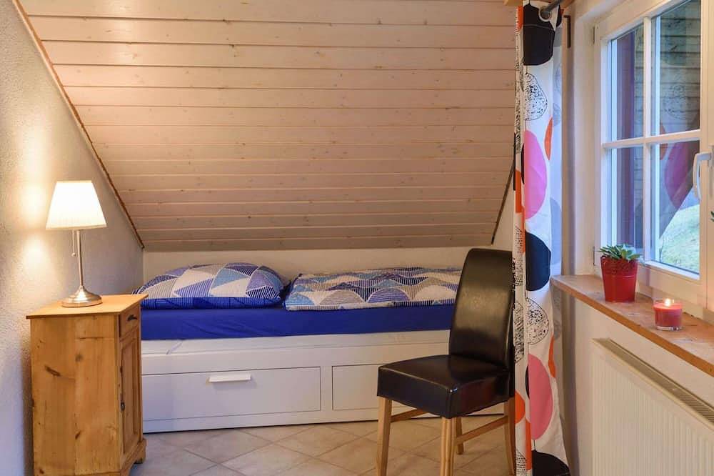 Wohlfühl-Holzhaus mit Sauna, Wlan, Ofen, Garten, Bbq, Spielplatz, eingezäunt, direkt am Wald in Enzklösterle, Nordschwarzwald