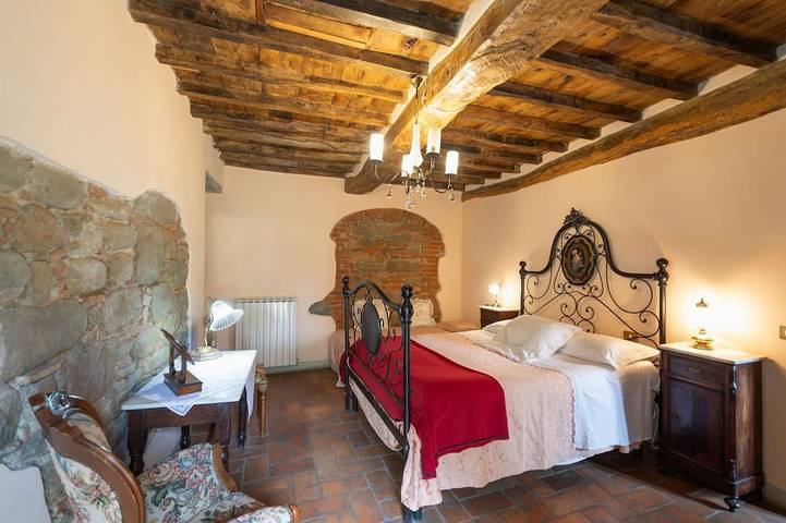 Location de vacances pour 12 personnes, avec jardin et piscine à Loro Ciuffenna - 2