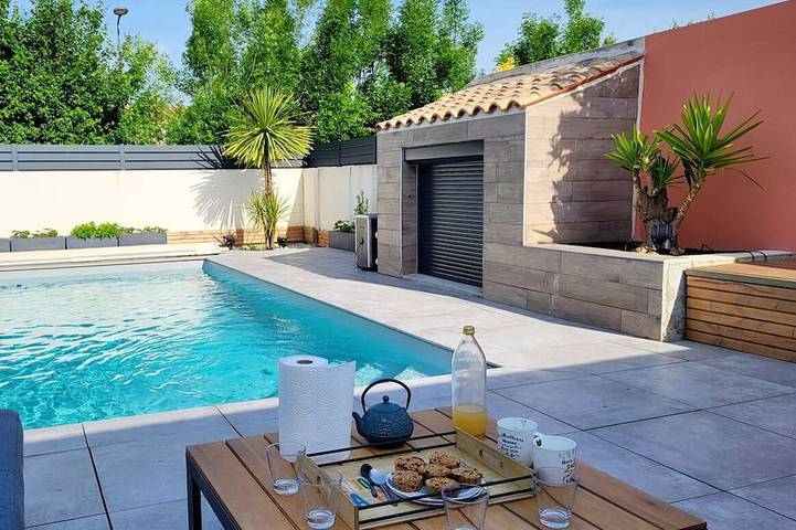 Location de vacances pour 8 personnes, avec Terrasse et Jardin à Villedoux