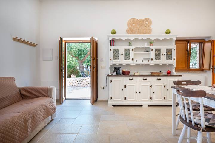 Apartamento entero, Suite 'Masseria Latorre - Antica Lamia' con jardín, Wi-Fi y aire acondicionado in Locorotondo, Region de Bari