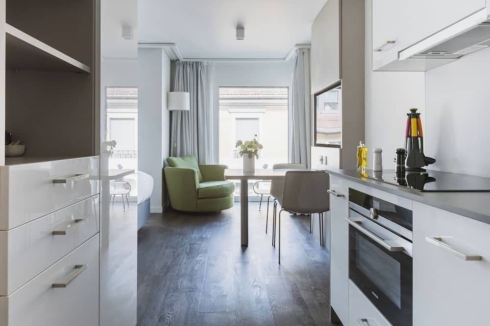 Cozy 1-bedroom hotel with fitness room, Wifi in charming Nyon in Nyon 2 Champ-Colin, Nyon