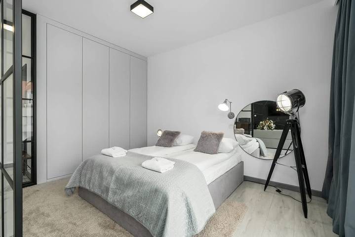 Entire apartment, Stylish Studio | Parking, Balcony and 8 min to Old Town in Poznan, Greater Poland