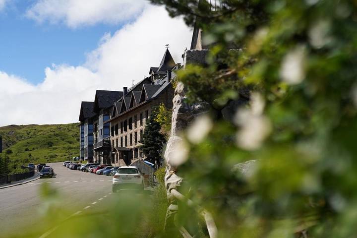 Hôtel pour 4 personnes, avec piscine et vue ainsi que sauna et terrasse, animaux acceptés dans Formigal - 4