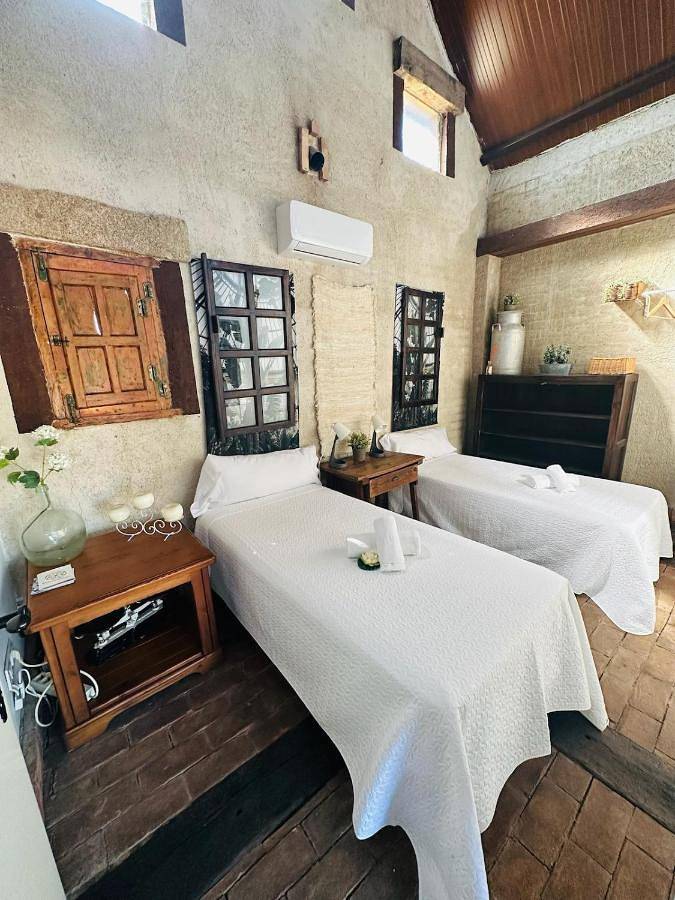 Casa rural para 23 personas, con Jacuzzi y Terraza además de Jardín y Piscina en Cardiel de los Montes - 4