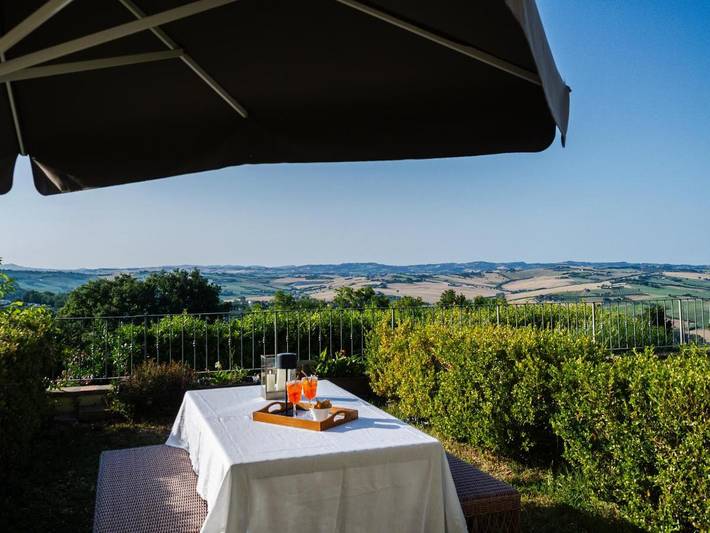 Gîte pour 4 personnes, avec piscine ainsi que jardin et vue à Cartoceto - 3