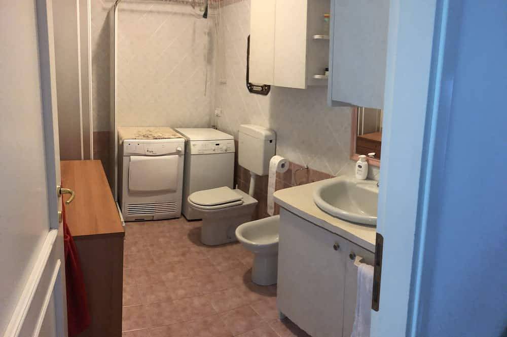 Apartamento entero, El Bellavista -el lago maggiore desde tu balcón in Dagnente, Municipio de Arona