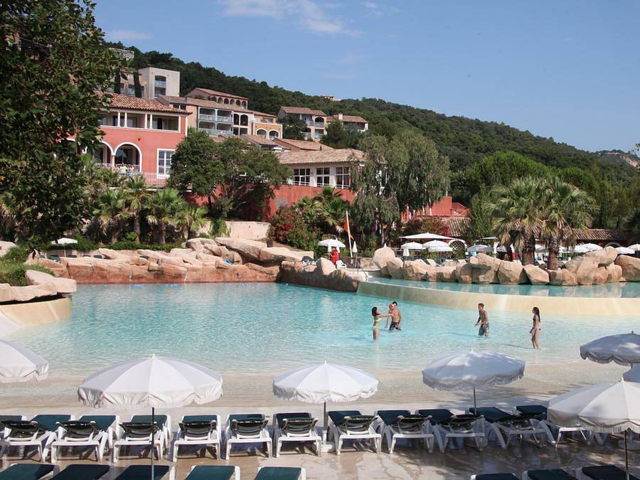 Camping pour 4 Personnes dans Grimaud, Région de Draguignan