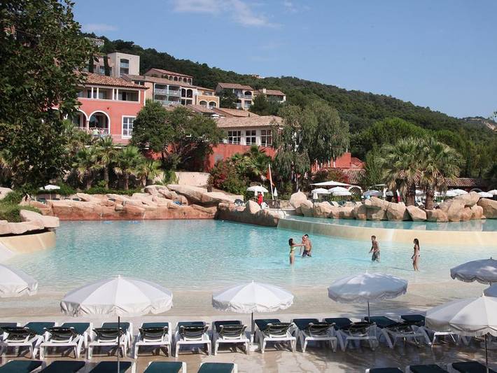 Camping per 4 persone, con Terrazza e Piscina a Grimaud