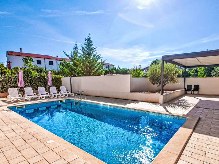 "Suzy" mit privatem Pool in Medulin Stadt, Medulin