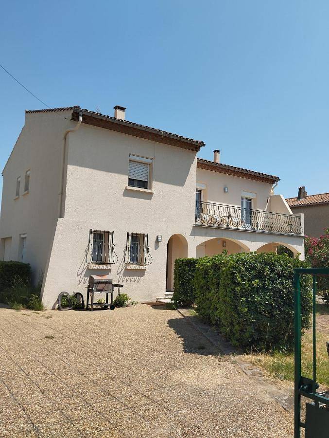 Location de vacances pour 6 personnes, avec jardin et balcon à Coursan
