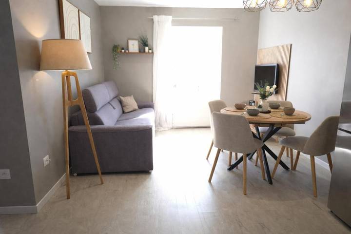 Gîte pour 6 personnes, avec balcon à Les Avenières