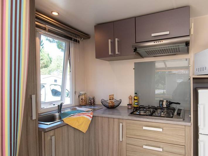 Wohnwagen für 4 Personen, mit Balkon/Terrasse und Kinderpool in Les Ayguades - 4