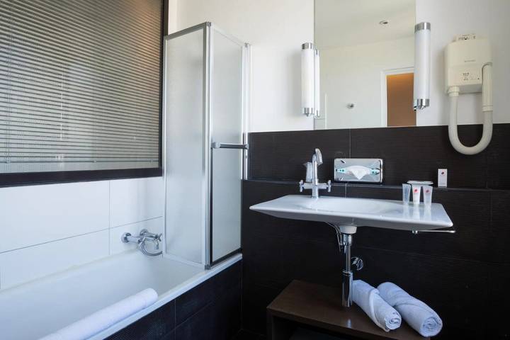 Hôtel pour 2 personnes, avec piscine ainsi que jardin et vue dans Hippodrome de Deauville La Touques - 4