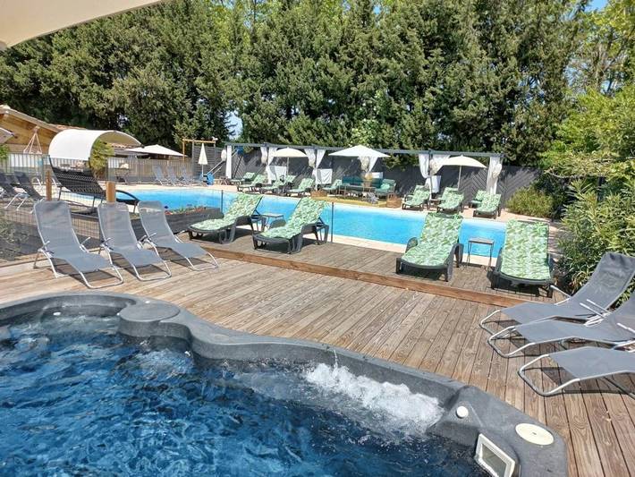 Tente pour 5 personnes, avec jacuzzi, animaux acceptés dans les Bouches-du-Rhône