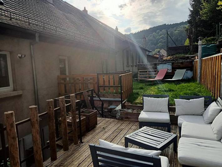 Gîte pour 2 personnes, avec vue et terrasse ainsi que jardin et vue sur le lac à Lutzelbourg - 2