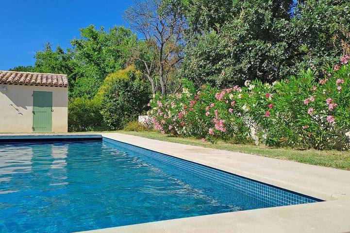 Location de vacances pour 12 personnes, avec jardin à La Tour-d'Aigues - 3