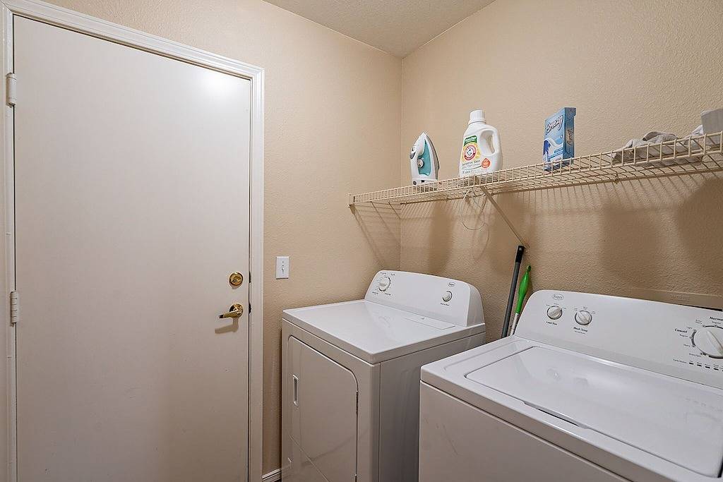 New! Cozy Modern Pool Home, Close to Downtown and The Strip in North Las Vegas, Nevada