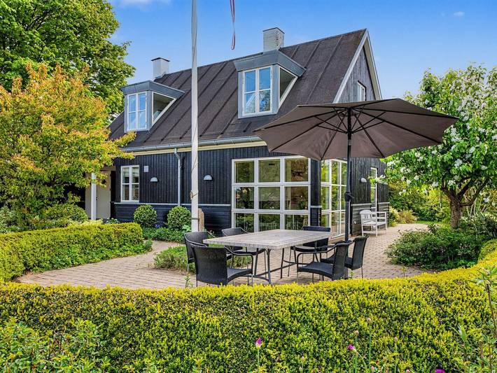 Ferieudlejning for 8 personer, med Terrasse i Vejlby Fed