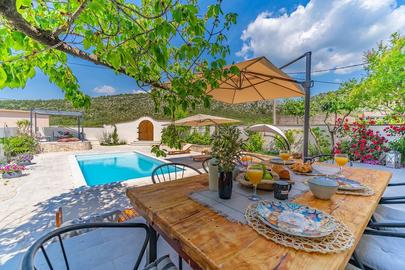 Villa Little Paradise with a private pool, 4 bedrooms, 2 living areas, 3km from the beach in Marina
 in Marina, Split-Dalmatia