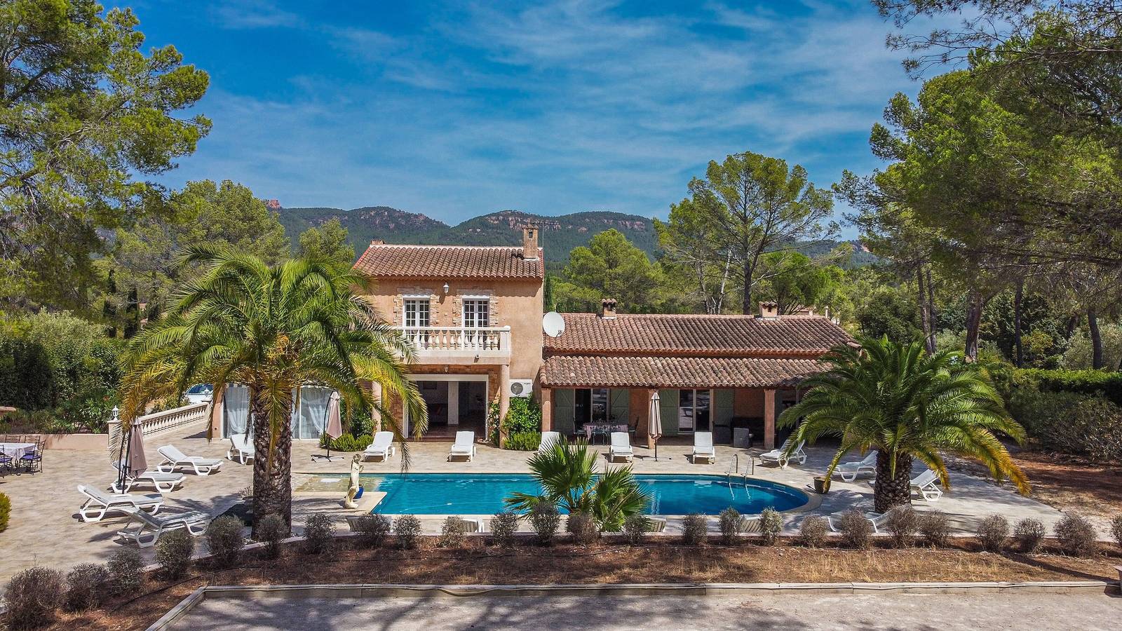 Villa for 20 People in Puget-sur-Argens, Côte d'Azur