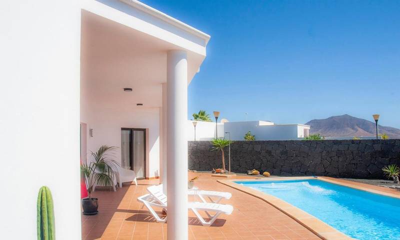 Gîte pour 2 personnes, avec terrasse et vue ainsi que jardin et piscine à Playa Blanca - 3