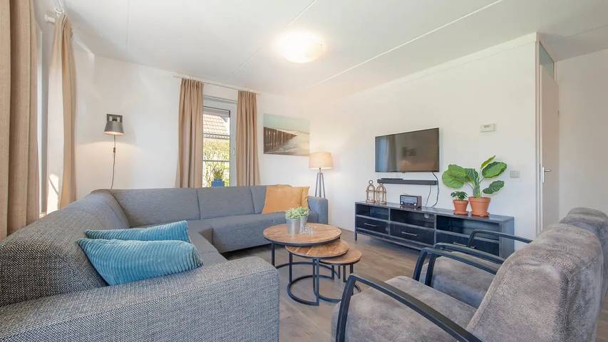 Ferienhaus für 10 Personen, mit Pool und Garten in Kamperland