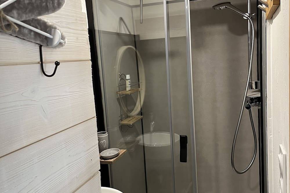 Ganze Wohnung, Charming, quiet 30 m 2 apartment with private terrace in Lathuile, Parc naturel régional du Massif des Bauges