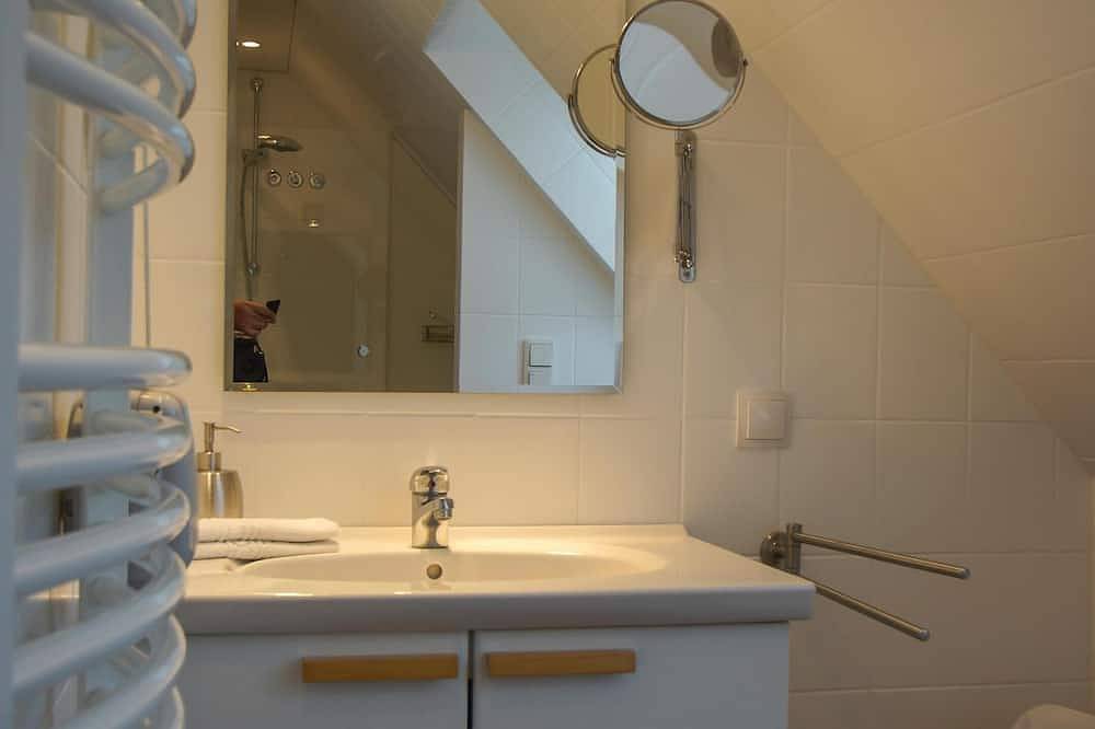 Ganze Wohnung, Wexler 26a/3 Og - Gemütliche Ferienwohnung für bis zu 4 Personen mit Dachterrass in Sahlenburg, Cuxhaven