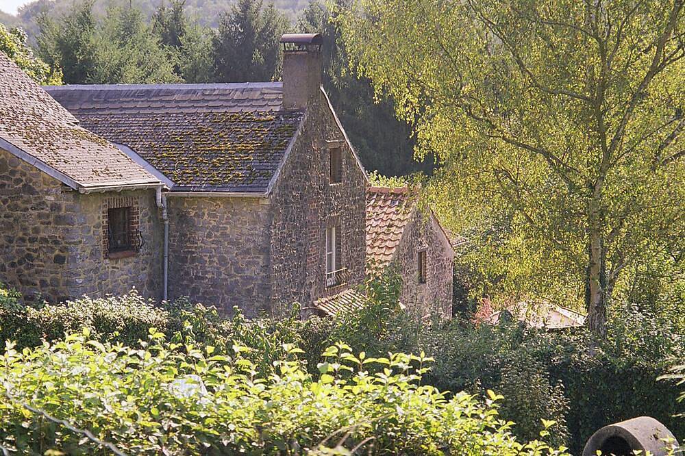 Gezellig, comfortabel, compleet, ruim 6-pers. vakantiehuis met verwarmd zwembad in Hastière, Regio Namur