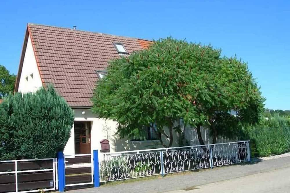 Entire apartment, Vacation Apartment in Strasen (25322) - Vacation Apartment in Strasen (25322) in Strasen, Wesenberg