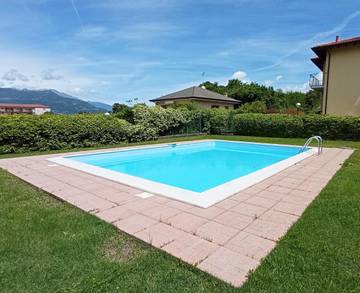 Ferienwohnung für 4 Personen, mit Pool und Balkon in Brezzo di Bedero