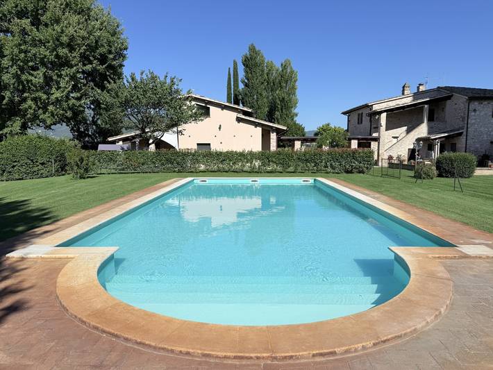 Favolosa villa con piscina recintata, vasto terreno, parco di mediazione, parco in Spello, Perugia e dintorni
