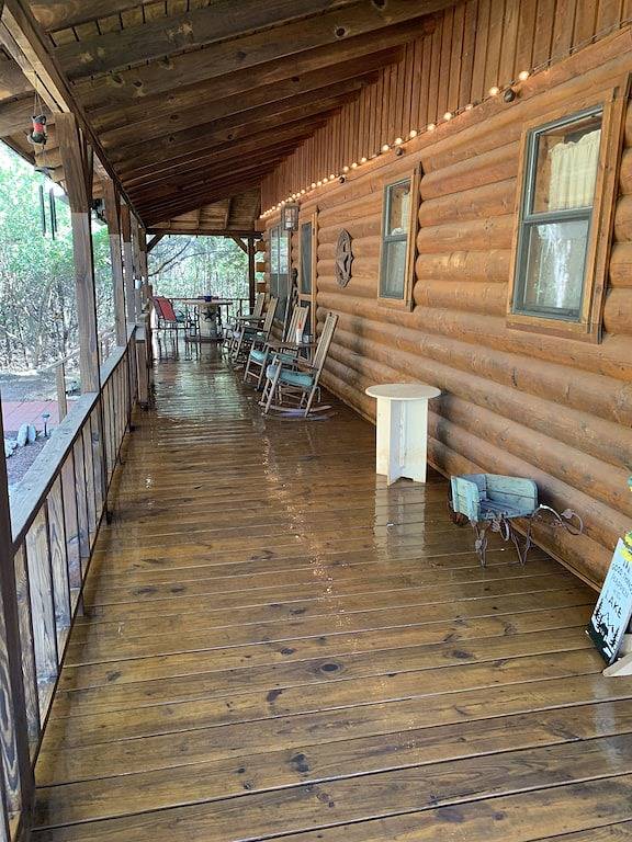 Cozy, Secluded, Log Cabin in Bosque County