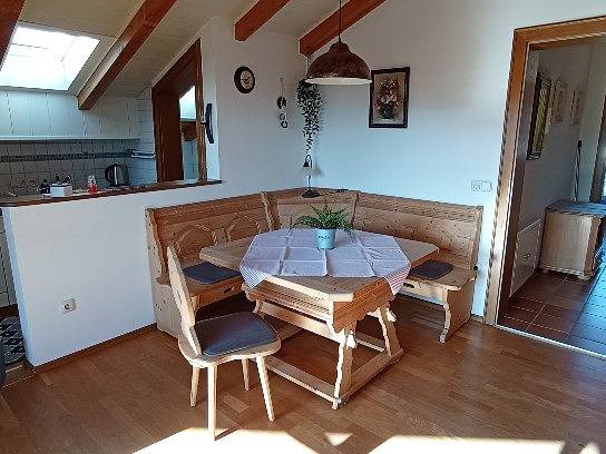 Ganze Ferienwohnung, Birgits Ferienwohnung - Ferienwohnung 55 qm mit Balkon, für max. 2 Personen in Gstadt am Chiemsee, Chiemsee