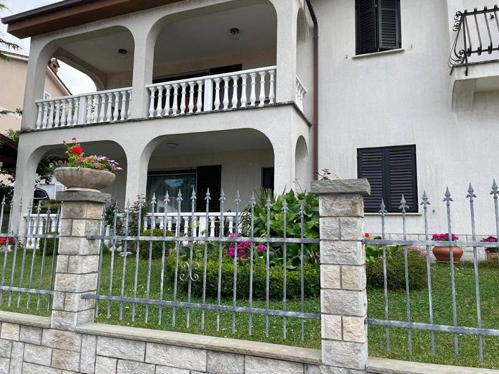 Ferienwohnung für 5 Personen, mit Garten und Ausblick sowie Terrasse in Izola - 2