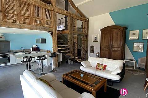 Location de vacances pour 4 personnes, avec piscine ainsi que vue et jardin à Gauriac - 4