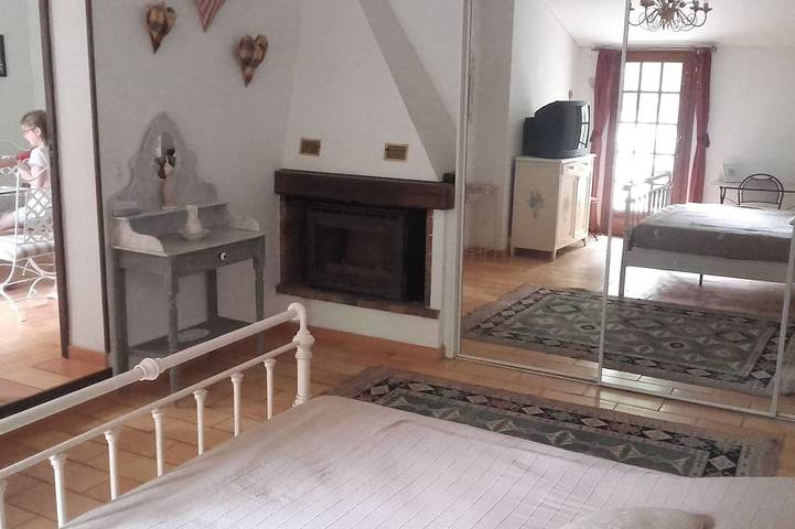 Location de vacances pour 10 personnes, avec jardin et terrasse à Saint-Martin-de-Castillon - 3