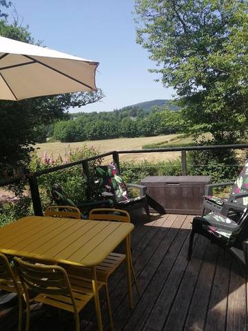 Gîte pour 4 personnes, avec vue et terrasse à Alligny-en-Morvan
