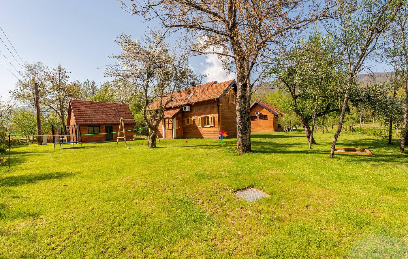 Charmant appartement de 250 m² avec piscine, Wi-Fi et terrasse près de la rivière Lika in Gospić, Lika-Senj