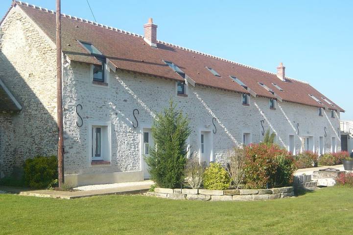 Gîte pour 10 personnes, avec jacuzzi et terrasse à Prunay-en-Yvelines