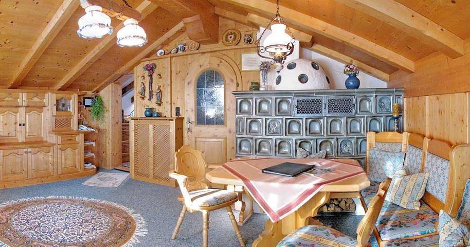 Ferienwohnung für 2 Personen, mit Balkon und Terrasse sowie Ausblick in Krün