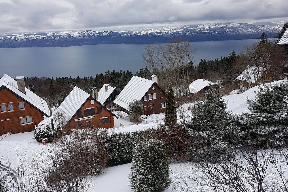 Chalet with fabulous view of Lake Geneva close to Piste and Telecabin in Thollon-les-Mémises, Thonon-les-Bains region