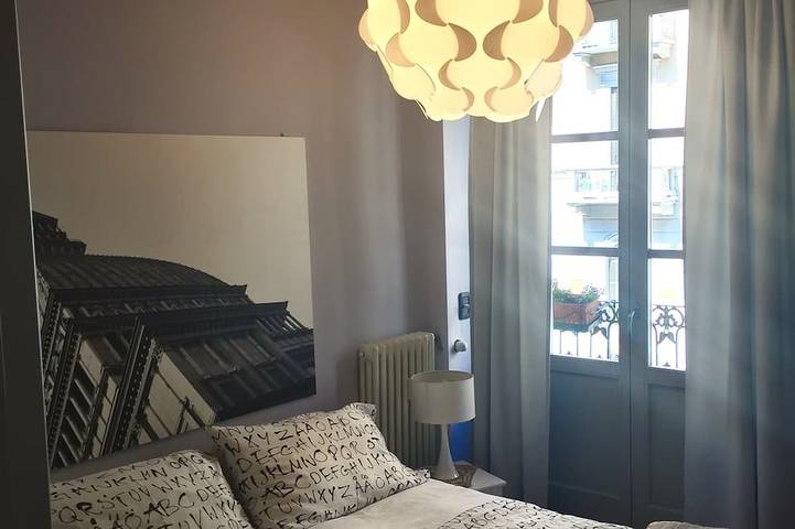 Appartamento intero, Appartamento Torino Porta Susa (Centro Città)con posto auto privato, Wi-Fi, A/C in Torino, Provincia di Torino
