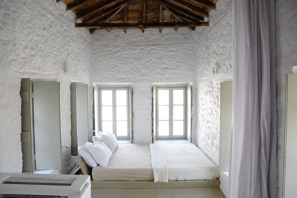 Charmantes Steinhaus aus 19.Jhd. , 3 Min. zu Fuß ohne Stufen zum Hafen Hydra. in Hydra